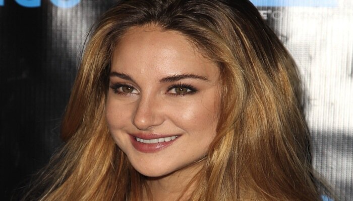 Shailene Woodley outside Letterman Show