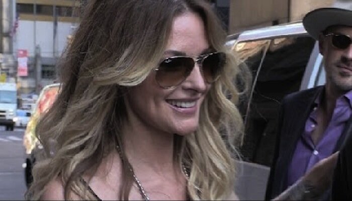 Elizabeth Cook outside Late Show