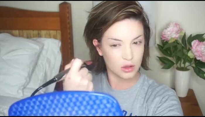 Air Brushed Skin, Red or Nude Lip Stick